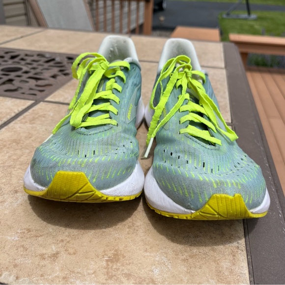 Brooks Green and Yellow Athletic Shoes Lightweight Design - Picture 2 of 7